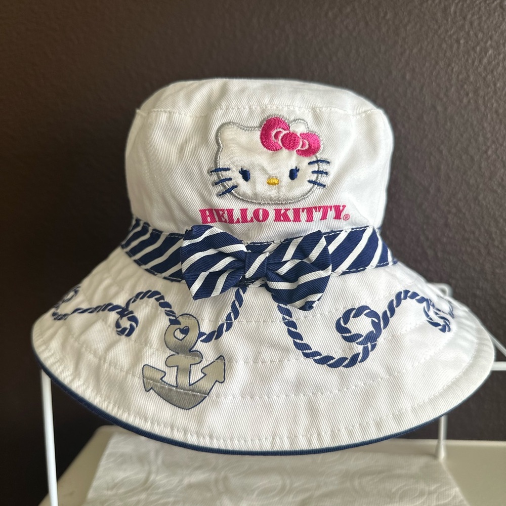 Hello Kitty Bucket Hat - Picture 11 of 11